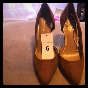 Gorgeous cognac pumps